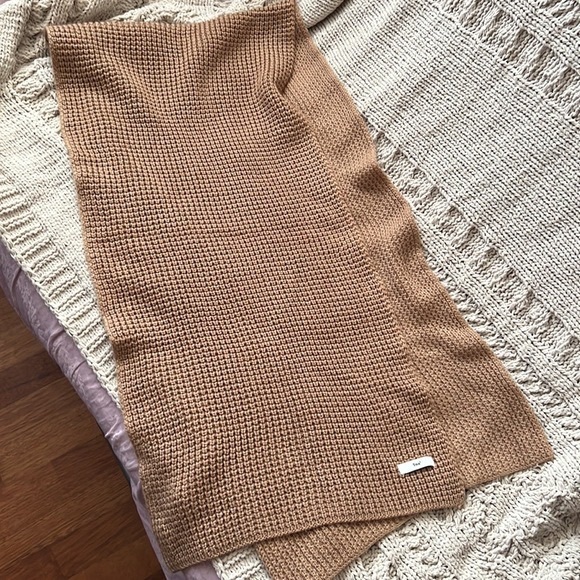 ARITZIA TNA Chunky Long Scarf - Picture 3 of 6